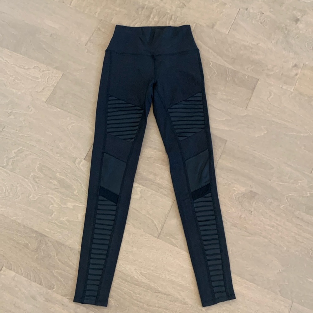 Alo Yoga Moto Legging size XS